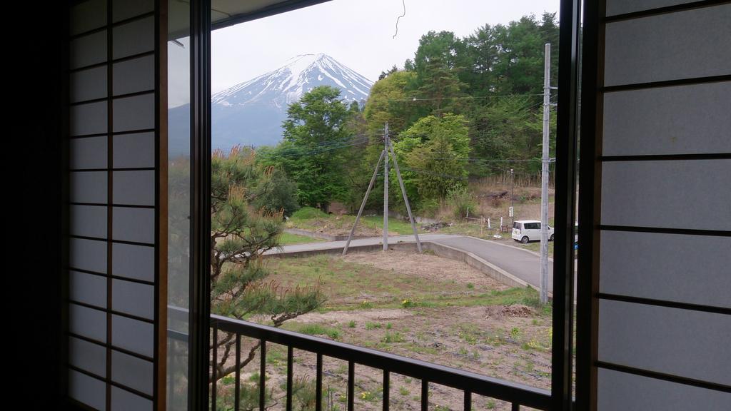 Teishaba Guesthouse&Cafe Fujiyoshida Ruang foto