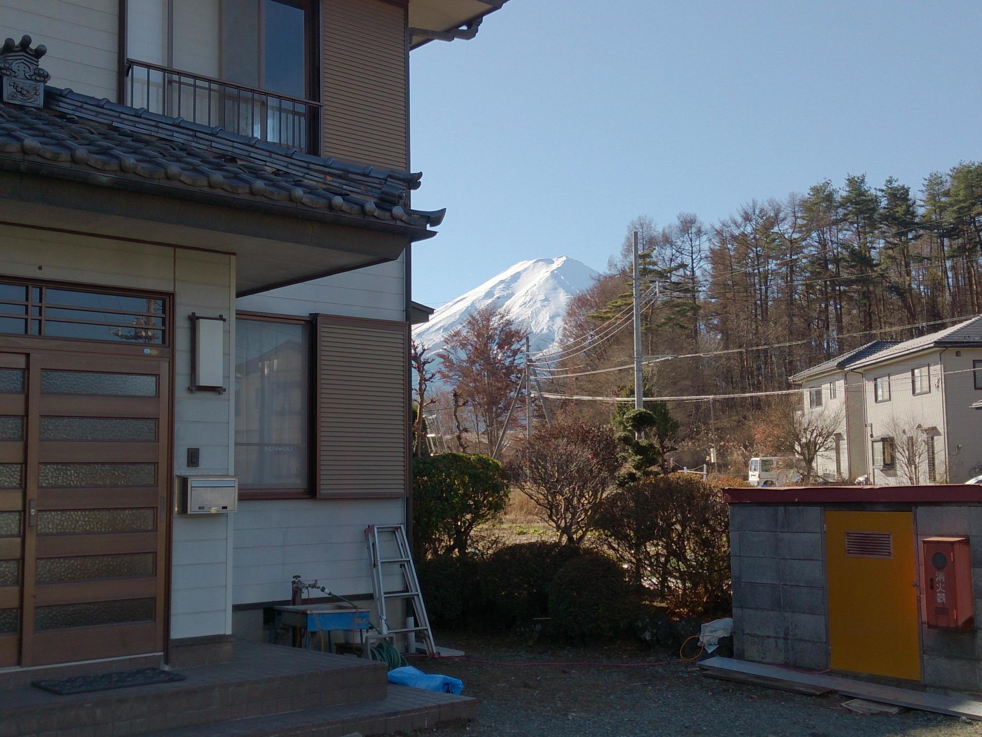 Teishaba Guesthouse&Cafe Fujiyoshida Bagian luar foto