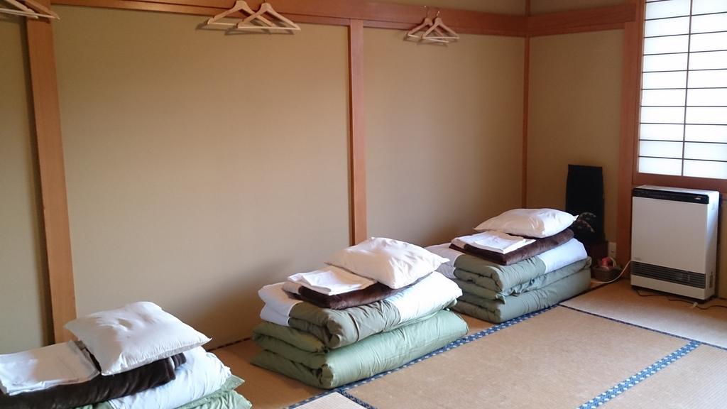 Teishaba Guesthouse&Cafe Fujiyoshida Bagian luar foto