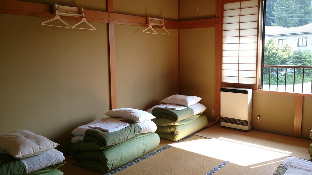 Teishaba Guesthouse&Cafe Fujiyoshida Bagian luar foto