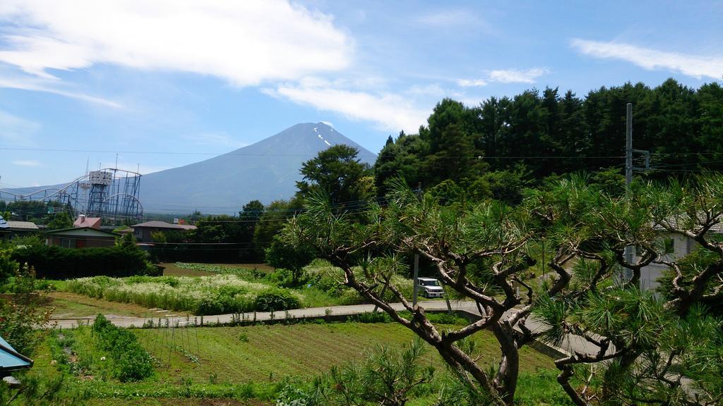 Teishaba Guesthouse&Cafe Fujiyoshida Bagian luar foto