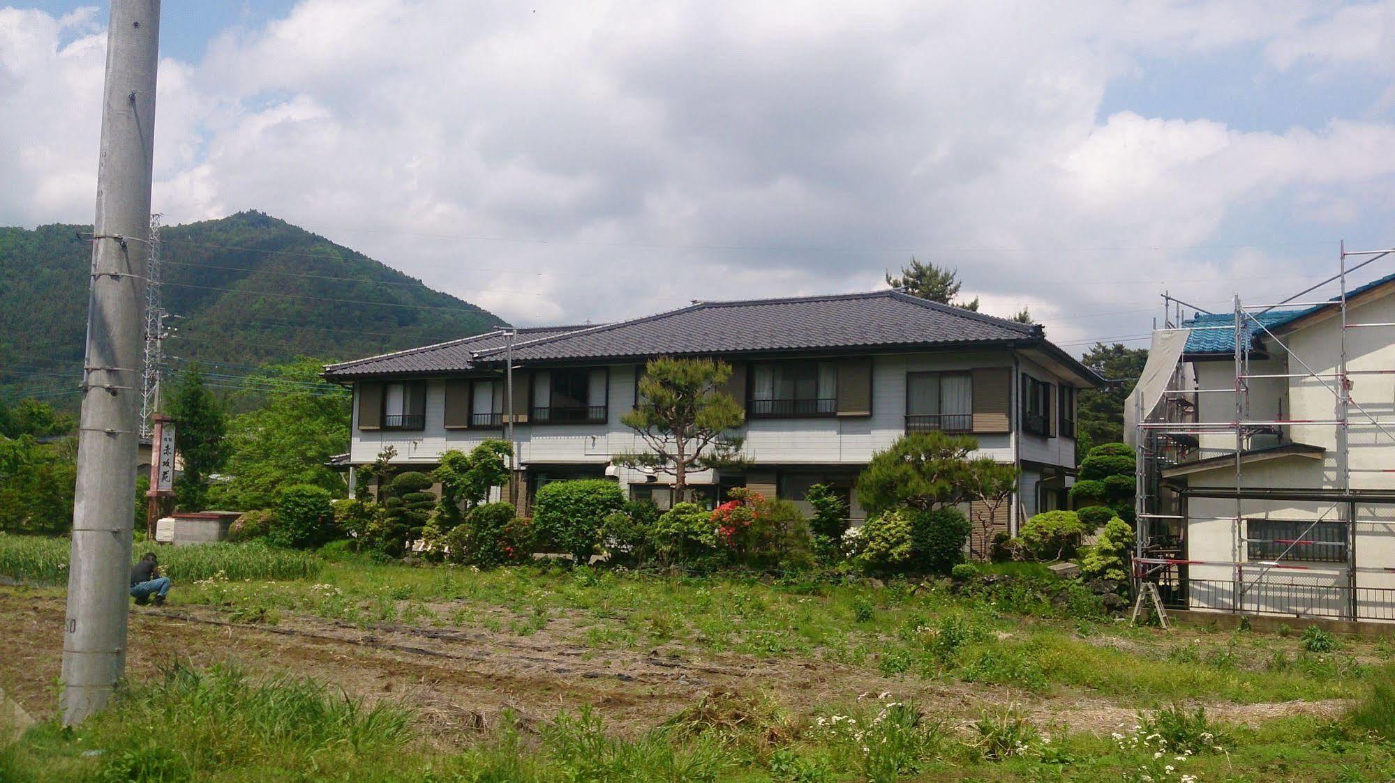 Teishaba Guesthouse&Cafe Fujiyoshida Bagian luar foto