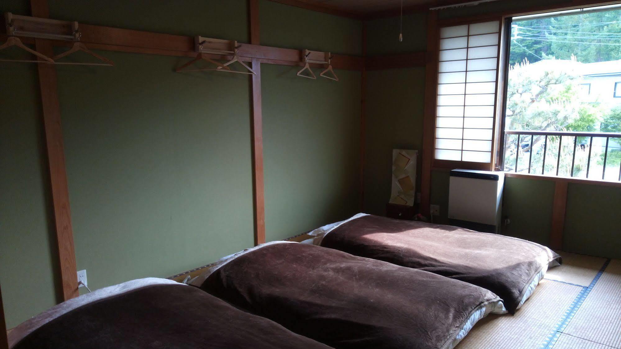 Teishaba Guesthouse&Cafe Fujiyoshida Bagian luar foto