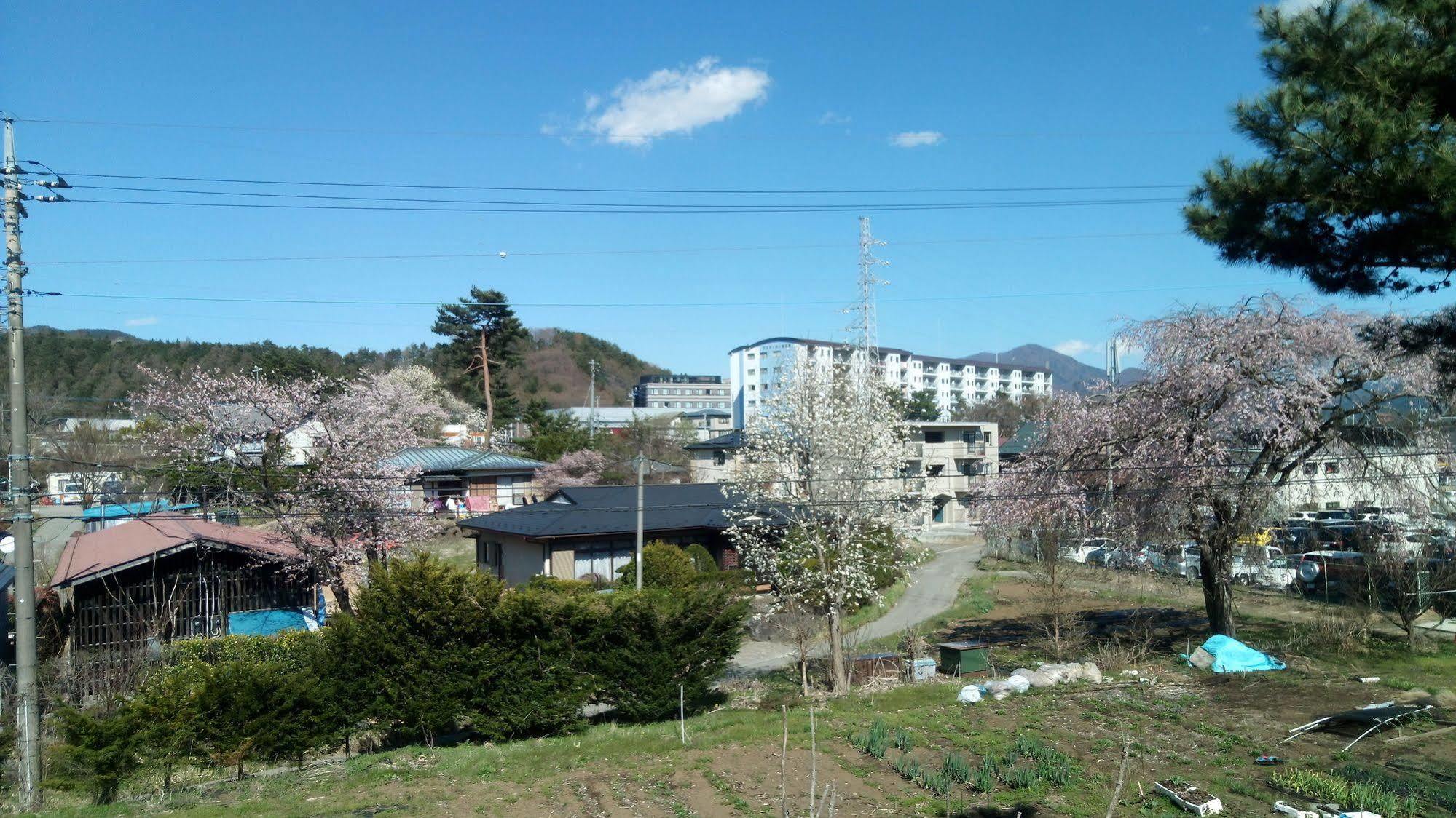 Teishaba Guesthouse&Cafe Fujiyoshida Bagian luar foto
