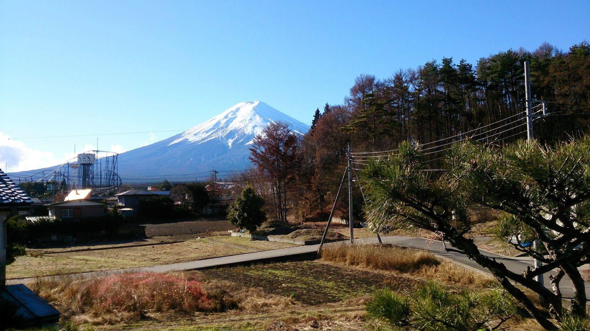 Teishaba Guesthouse&Cafe Fujiyoshida Bagian luar foto